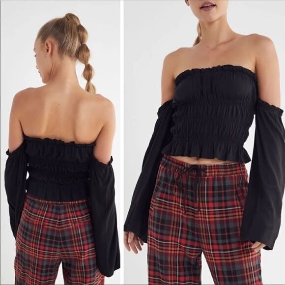 Urban Outfitters Off the Shoudler Slight Crop Top - Picture 1 of 14